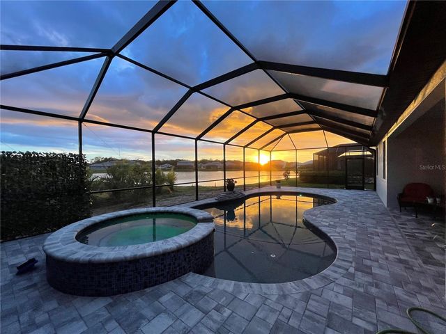 2024 WOODLEAF HAMMOCK COURT, Bradenton, FL 34211