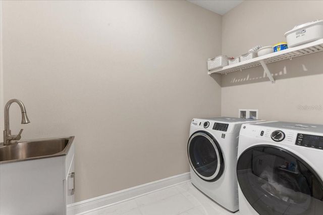 2024 WOODLEAF HAMMOCK COURT, Bradenton, FL 34211