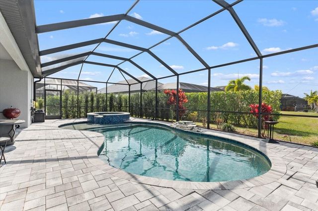 2024 WOODLEAF HAMMOCK COURT, Bradenton, FL 34211
