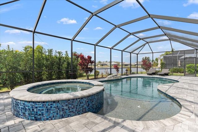 2024 WOODLEAF HAMMOCK COURT, Bradenton, FL 34211