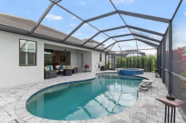 2024 WOODLEAF HAMMOCK COURT, Bradenton, FL 34211