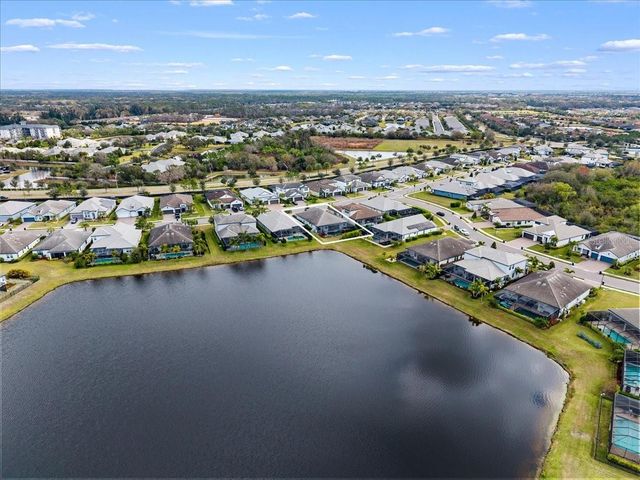 2024 WOODLEAF HAMMOCK COURT, Bradenton, FL 34211