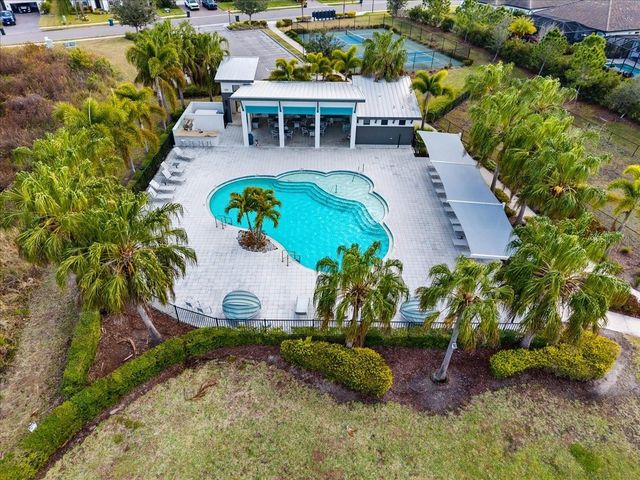 2024 WOODLEAF HAMMOCK COURT, Bradenton, FL 34211