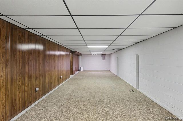 2221 E Bristol Road, Burton, MI 48529