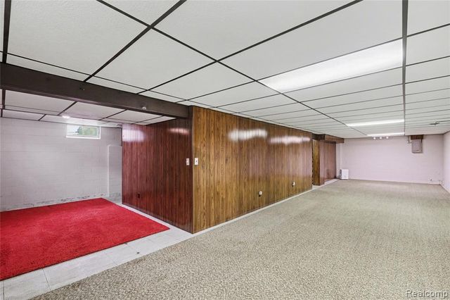 2221 E Bristol Road, Burton, MI 48529