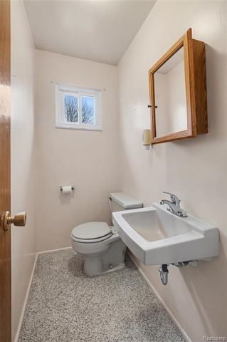 2221 E Bristol Road, Burton, MI 48529