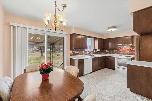 2221 E Bristol Road, Burton, MI 48529