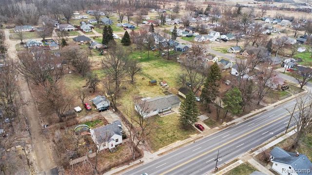 2221 E Bristol Road, Burton, MI 48529