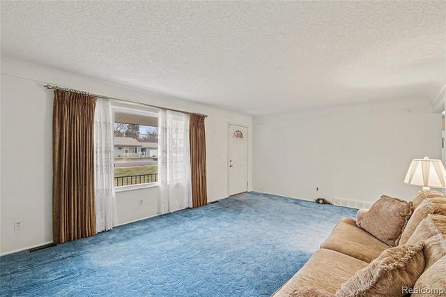 2221 E Bristol Road, Burton, MI 48529