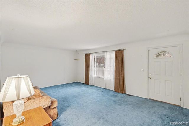 2221 E Bristol Road, Burton, MI 48529