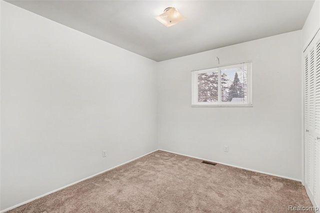 2221 E Bristol Road, Burton, MI 48529