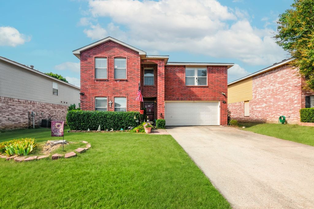 2967 Santa Sabina Drive, Grand Prairie, TX 75052