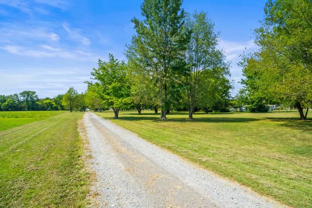 116 Old Parkers Chapel Rd, Portland, TN 37148