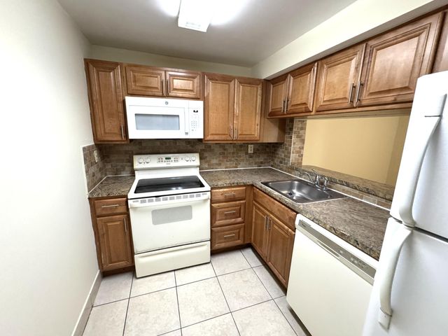 11780 SW 18th Street 318-2, Miami, FL 33175