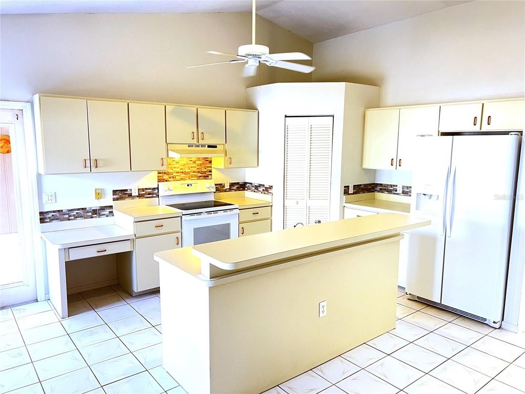 Image 21 of property listing at 19358 EDGEWATER DRIVE, Port Charlotte, FL 33948