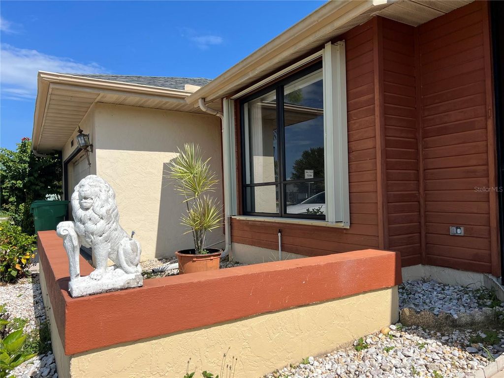 Image 5 of property listing at 19358 EDGEWATER DRIVE, Port Charlotte, FL 33948