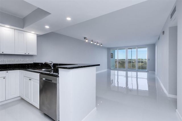 3090 N Course Dr 609, Pompano Beach, FL 33069