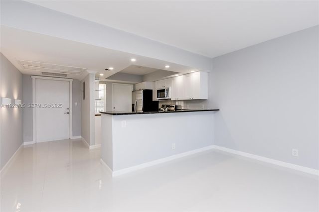 3090 N Course Dr 609, Pompano Beach, FL 33069