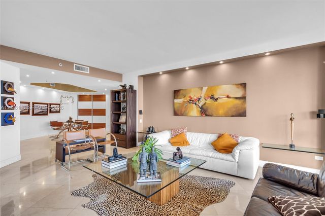 808 Brickell Key Dr 1808, Miami, FL 33131