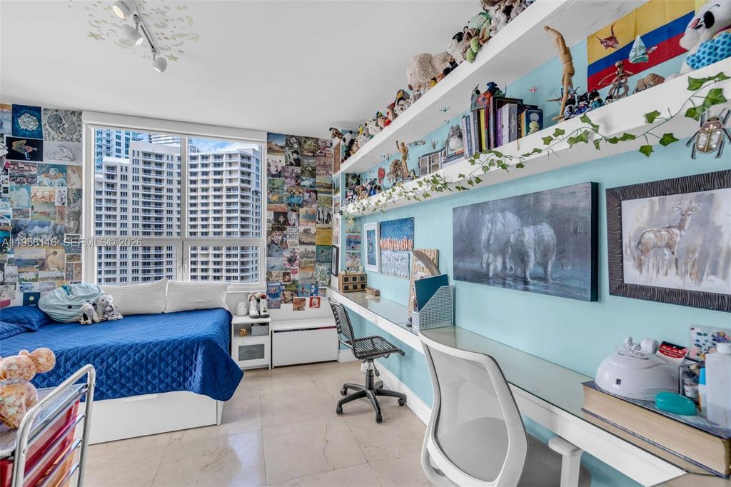 Image 25 of property listing at 808 Brickell Key Dr 1808, Miami, FL 33131