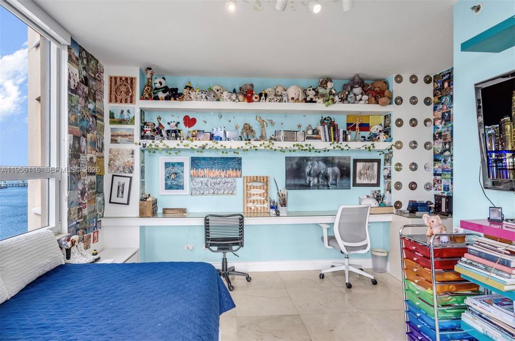 Image 27 of property listing at 808 Brickell Key Dr 1808, Miami, FL 33131