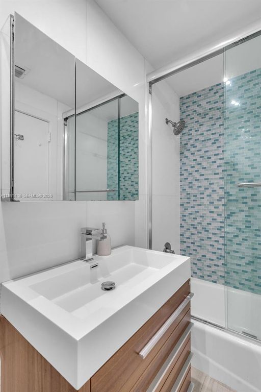 Image 29 of property listing at 808 Brickell Key Dr 1808, Miami, FL 33131