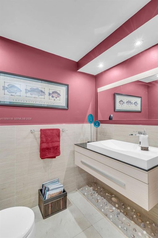 Image 38 of property listing at 808 Brickell Key Dr 1808, Miami, FL 33131