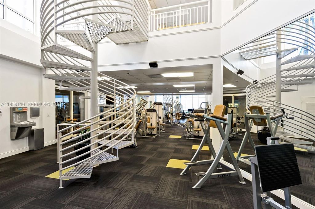 Image 42 of property listing at 808 Brickell Key Dr 1808, Miami, FL 33131