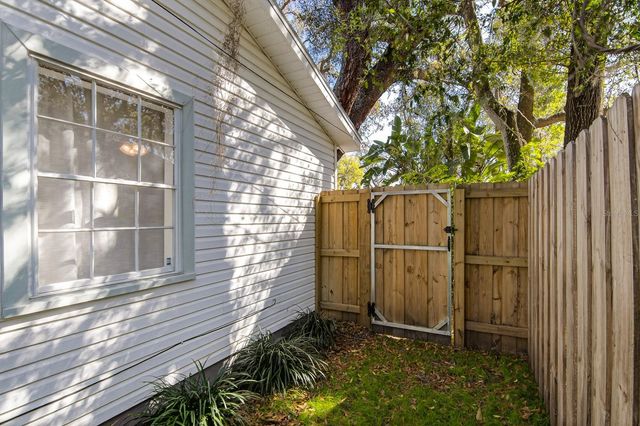 815 W LOWRY LANE, Tampa, FL 33604