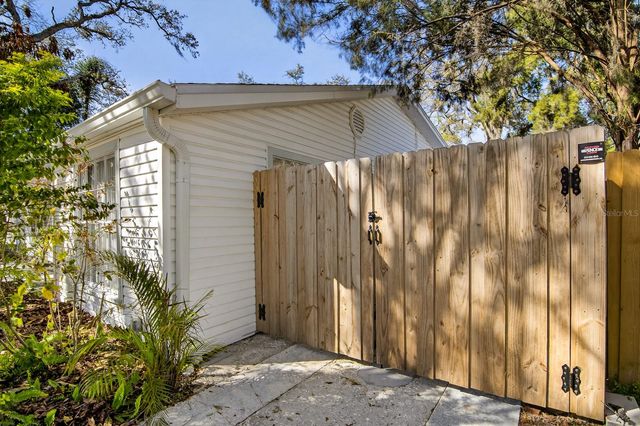 815 W LOWRY LANE, Tampa, FL 33604