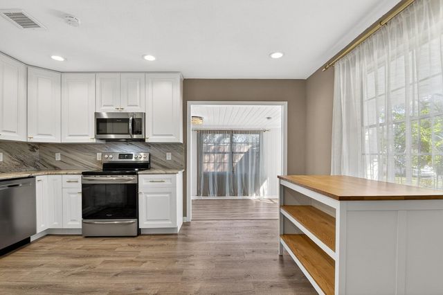 815 W LOWRY LANE, Tampa, FL 33604