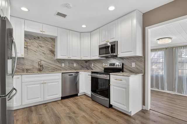 815 W LOWRY LANE, Tampa, FL 33604