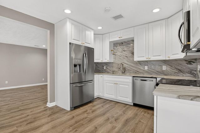 815 W LOWRY LANE, Tampa, FL 33604