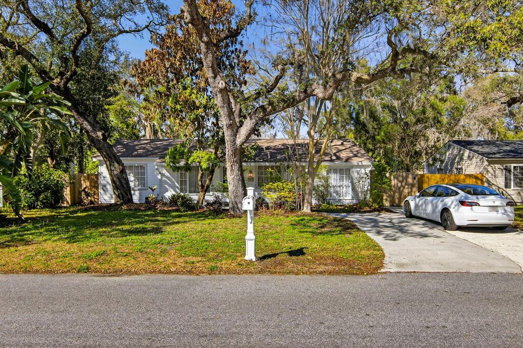 815 W LOWRY LANE, Tampa, FL 33604