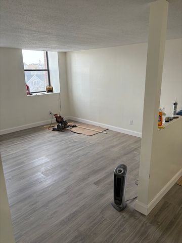 34 Newhall 310, Lowell, MA 01852