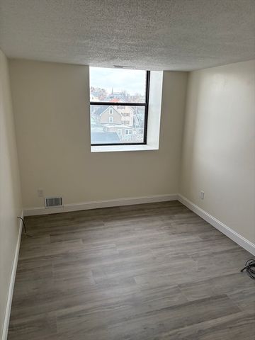 34 Newhall 310, Lowell, MA 01852