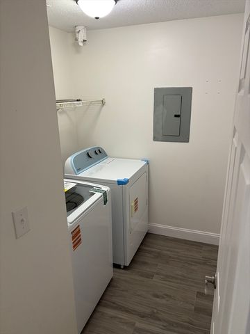 34 Newhall 310, Lowell, MA 01852