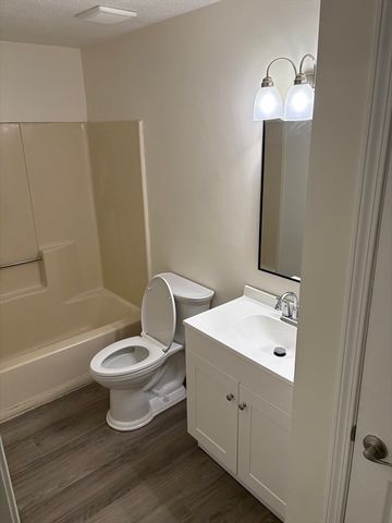 34 Newhall 310, Lowell, MA 01852