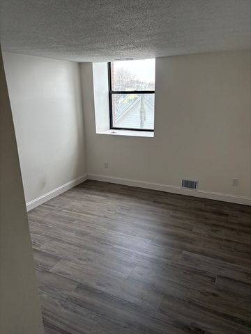 34 Newhall 310, Lowell, MA 01852