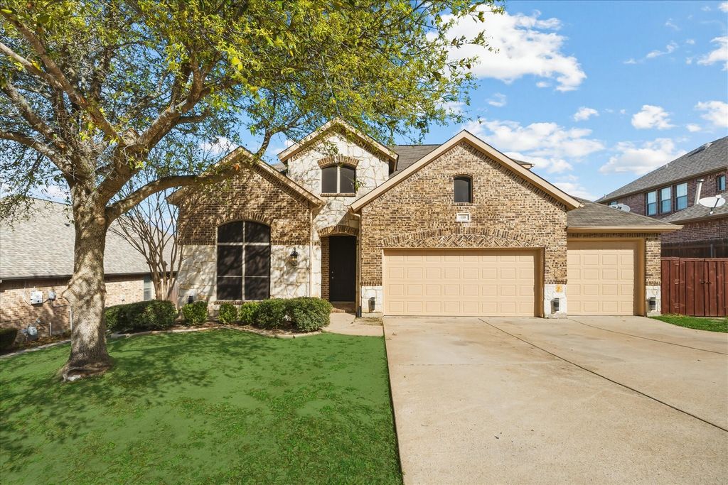 118 Stone Drive, Forney, TX 75126