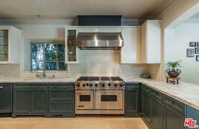 1136 N Doheny Drive, Los Angeles, CA 90069