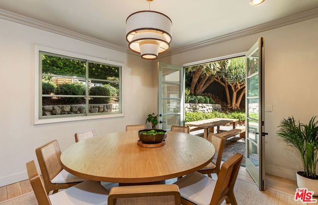 1136 N Doheny Drive, Los Angeles, CA 90069