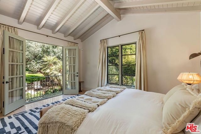 1136 N Doheny Drive, Los Angeles, CA 90069