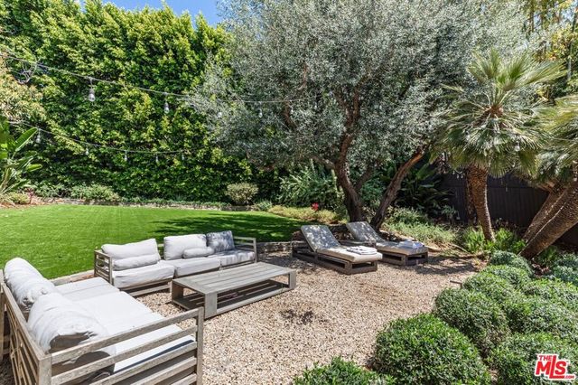 1136 N Doheny Drive, Los Angeles, CA 90069