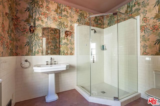 1136 N Doheny Drive, Los Angeles, CA 90069