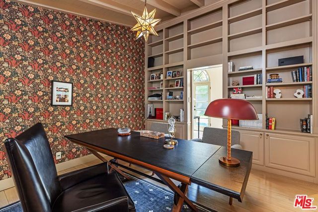 1136 N Doheny Drive, Los Angeles, CA 90069