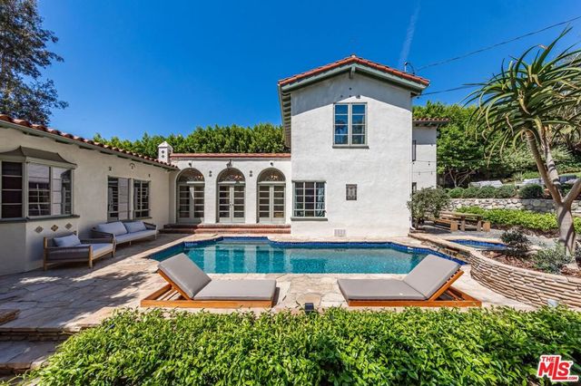 1136 N Doheny Drive, Los Angeles, CA 90069