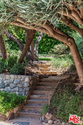 1136 N Doheny Drive, Los Angeles, CA 90069