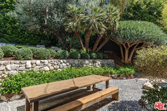 1136 N Doheny Drive, Los Angeles, CA 90069