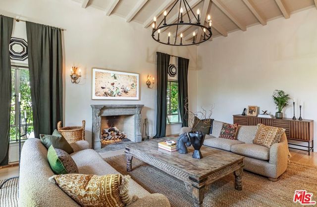 1136 N Doheny Drive, Los Angeles, CA 90069